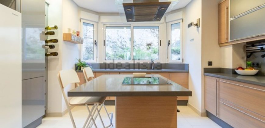 Fantástico Chalet pareado en la playa de San Antonio. La vivienda tiene 4 plantas