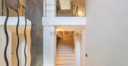 Fantástico Chalet pareado en la playa de San Antonio. La vivienda tiene 4 plantas