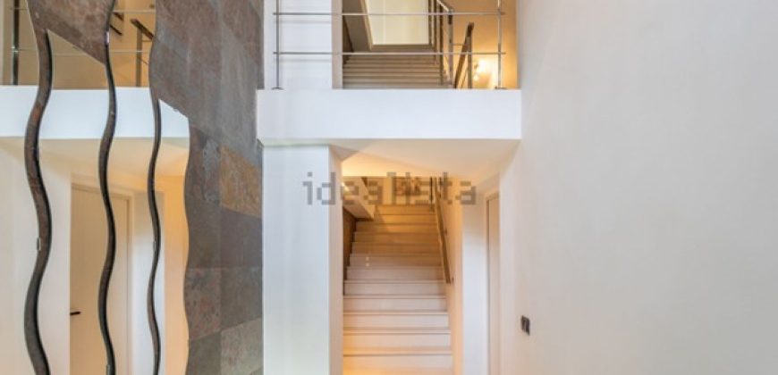 Fantástico Chalet pareado en la playa de San Antonio. La vivienda tiene 4 plantas