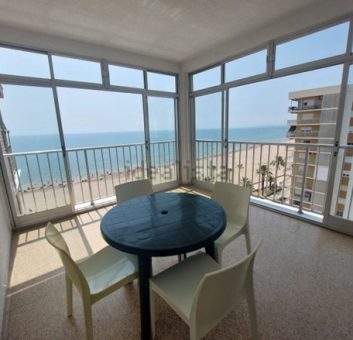 Descubre este maravilloso apartamento ubicado en la 9ª planta, con impresionantes vistas al mar y al castillo de Cullera