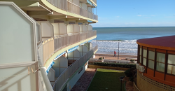 Fantástico dúplex en primera línea de la playa de Les Palmeres, ubicado en la primera planta