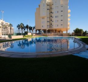 Espectacular apartamento en primera línea de playa, ubicado en la 1ª planta.