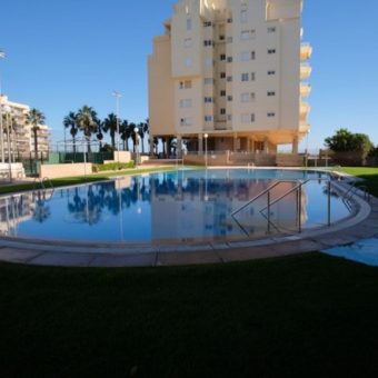 Espectacular apartamento en primera línea de playa, ubicado en la 1ª planta.