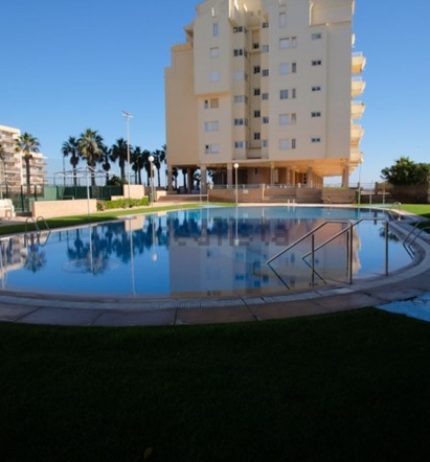 Espectacular apartamento en primera línea de playa, ubicado en la 1ª planta.