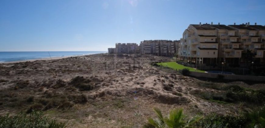 Espectacular apartamento en primera línea de playa, ubicado en la 1ª planta.
