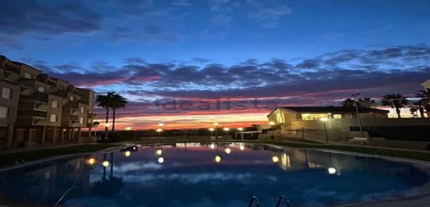 Espectacular apartamento en primera línea de playa, ubicado en la 1ª planta.