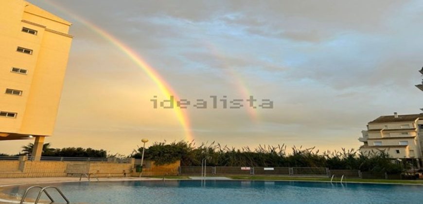 Espectacular apartamento en primera línea de playa, ubicado en la 1ª planta.