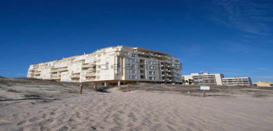 Espectacular apartamento en primera línea de playa, ubicado en la 1ª planta.