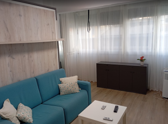 Este encantador estudio, completamente reformado y con materiales de primera calidad,