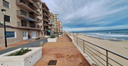 Fantástico dúplex en primera línea de la playa de Les Palmeres, ubicado en la primera planta