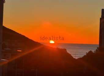 Exclusivo apartamento en El Raco, situado en la 1ª planta, con una gran terraza