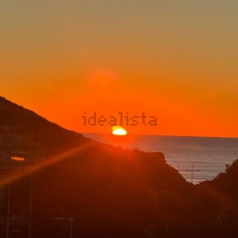 Exclusivo apartamento en El Raco, situado en la 1ª planta, con una gran terraza