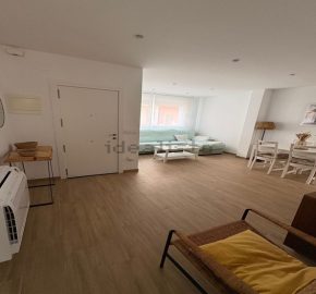 Descubre esta impresionante casa unifamiliar de dos plantas