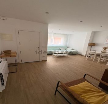 Descubre esta impresionante casa unifamiliar de dos plantas