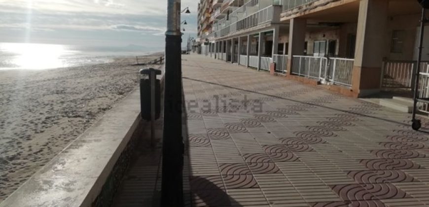 Maravilloso apartamento en primera línea de playa de El Perelló,