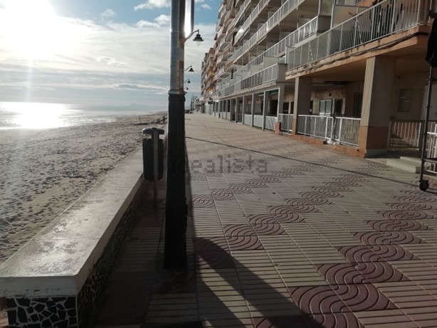 Maravilloso apartamento en primera línea de playa de El Perelló,