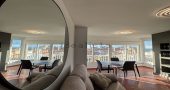 Fabuloso apartamento totalmente reformado se encuentra en la cuarta planta de un edificio con ascensor