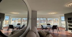 Fabuloso apartamento totalmente reformado se encuentra en la cuarta planta de un edificio con ascensor