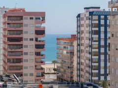Magnífico apartamento de 100 m2. Ubicado en la tercera planta de un edificio con ascensor.