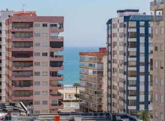 Magnífico apartamento de 100 m2. Ubicado en la tercera planta de un edificio con ascensor.