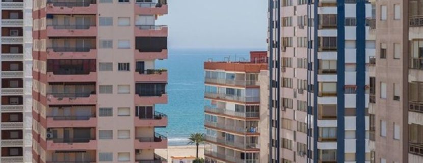 Magnífico apartamento de 100 m2. Ubicado en la tercera planta de un edificio con ascensor.