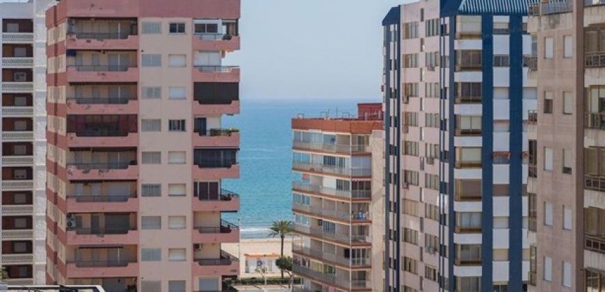 Magnífico apartamento de 100 m2. Ubicado en la tercera planta de un edificio con ascensor.