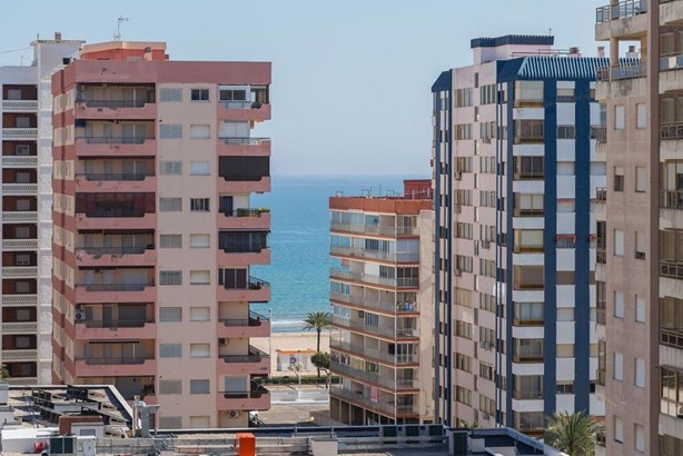 Magnífico apartamento de 100 m2. Ubicado en la tercera planta de un edificio con ascensor.