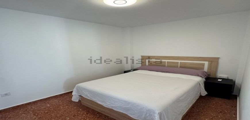 Fabuloso apartamento totalmente reformado se encuentra en la cuarta planta de un edificio con ascensor