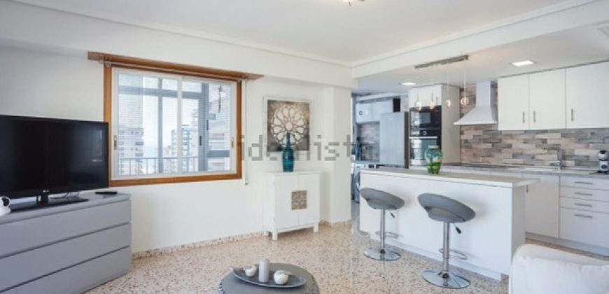 Magnífico apartamento de 100 m2. Ubicado en la tercera planta de un edificio con ascensor.