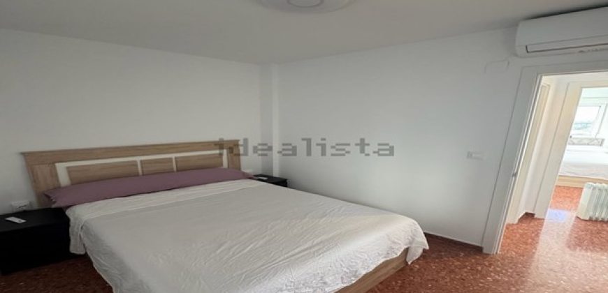 Fabuloso apartamento totalmente reformado se encuentra en la cuarta planta de un edificio con ascensor