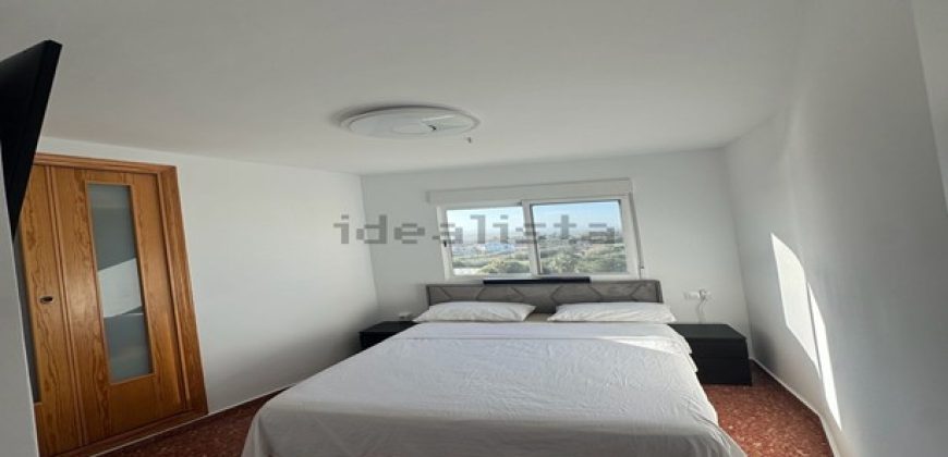 Fabuloso apartamento totalmente reformado se encuentra en la cuarta planta de un edificio con ascensor