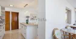 Magnífico apartamento de 100 m2. Ubicado en la tercera planta de un edificio con ascensor.