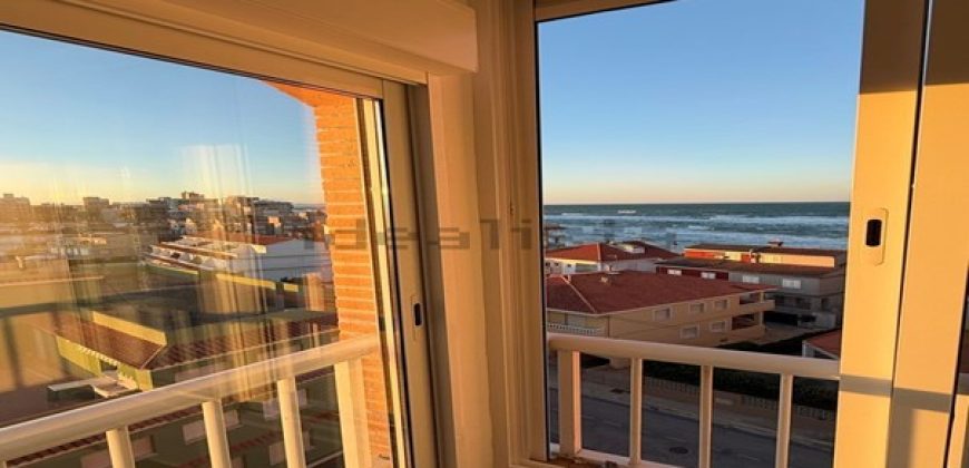 Fabuloso apartamento totalmente reformado se encuentra en la cuarta planta de un edificio con ascensor