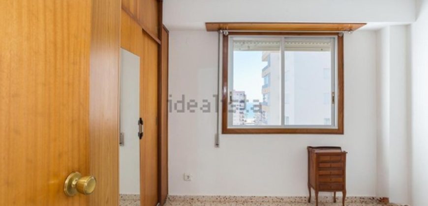 Magnífico apartamento de 100 m2. Ubicado en la tercera planta de un edificio con ascensor.