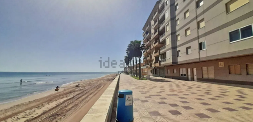 Fabuloso apartamento totalmente reformado se encuentra en la cuarta planta de un edificio con ascensor