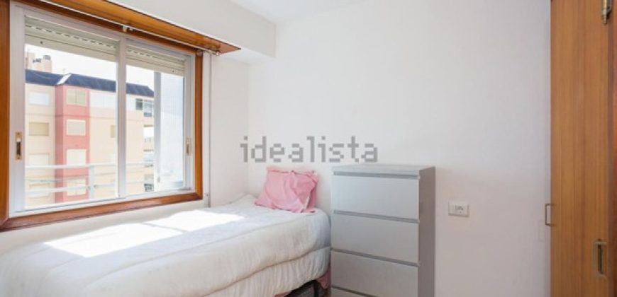 Magnífico apartamento de 100 m2. Ubicado en la tercera planta de un edificio con ascensor.