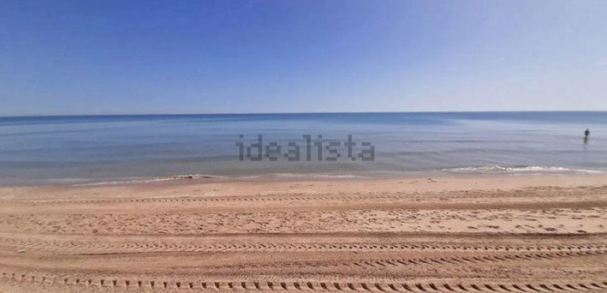 Fabuloso apartamento totalmente reformado se encuentra en la cuarta planta de un edificio con ascensor