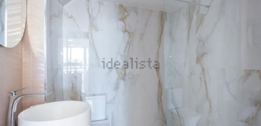 Magnífico apartamento de 100 m2. Ubicado en la tercera planta de un edificio con ascensor.