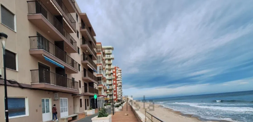 Fabuloso apartamento totalmente reformado se encuentra en la cuarta planta de un edificio con ascensor