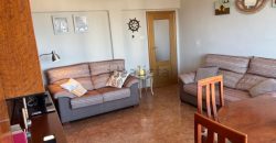 Apartamento totalmente exterior y completamente reformado en primera línea de playa en El Perellonet.