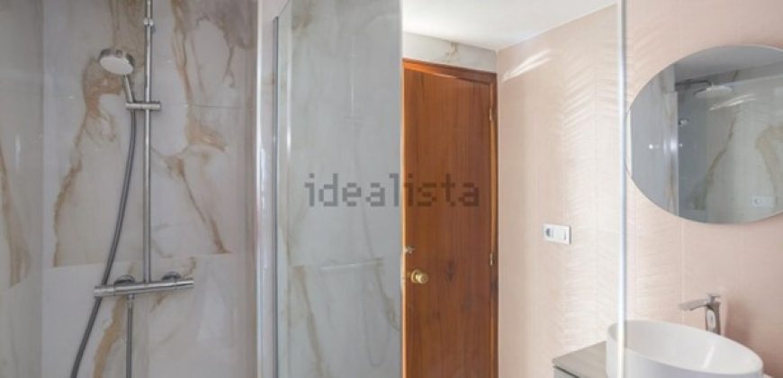 Magnífico apartamento de 100 m2. Ubicado en la tercera planta de un edificio con ascensor.