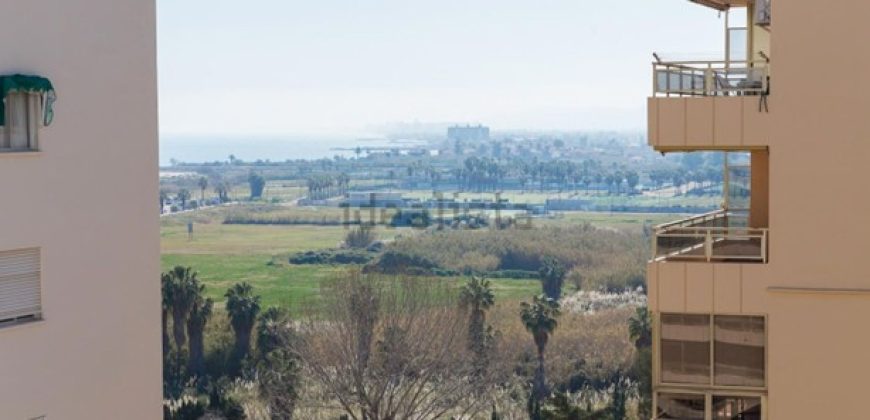 Magnífico apartamento de 100 m2. Ubicado en la tercera planta de un edificio con ascensor.