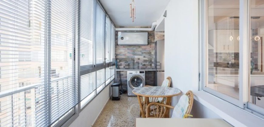 Magnífico apartamento de 100 m2. Ubicado en la tercera planta de un edificio con ascensor.