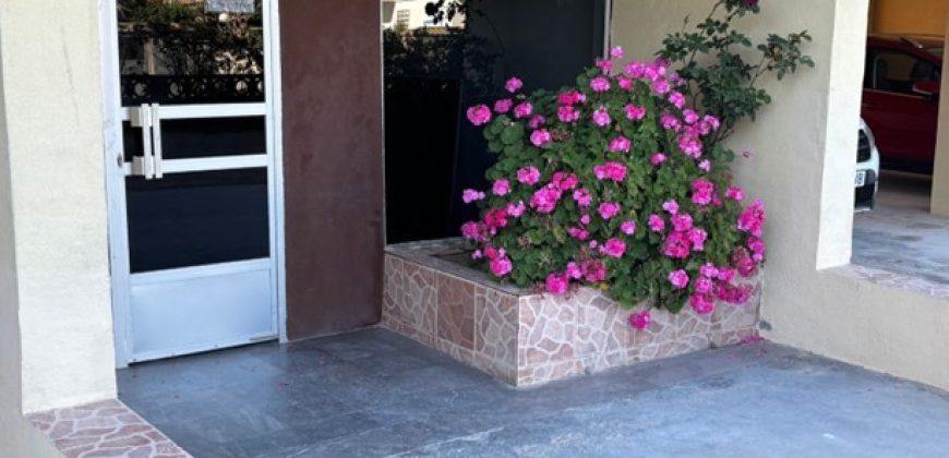 Apartamento totalmente exterior y completamente reformado en primera línea de playa en El Perellonet.