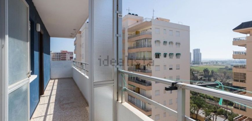 Magnífico apartamento de 100 m2. Ubicado en la tercera planta de un edificio con ascensor.