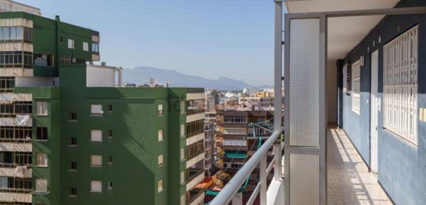 Magnífico apartamento de 100 m2. Ubicado en la tercera planta de un edificio con ascensor.