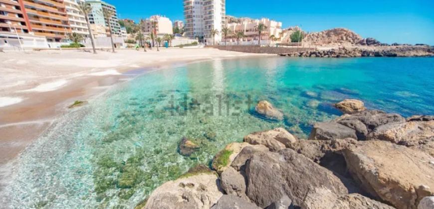 Magnífico apartamento de 100 m2. Ubicado en la tercera planta de un edificio con ascensor.