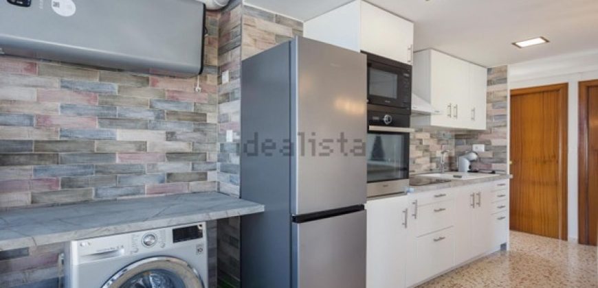 Magnífico apartamento de 100 m2. Ubicado en la tercera planta de un edificio con ascensor.