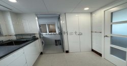 Fabuloso apartamento totalmente reformado se encuentra en la cuarta planta de un edificio con ascensor