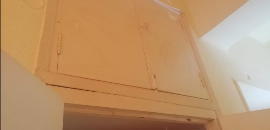 Descubre este encantador piso en planta baja ubicado en la zona de pueblo